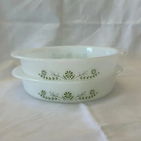 2 - Glasbake 1970s Round 8in Casserole Dishes Green Daisy Milk Glass MCM Kitchen - Picture 1 of 11